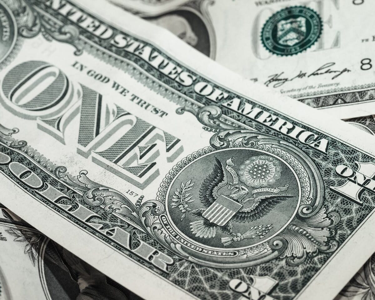 Como investir em dólar