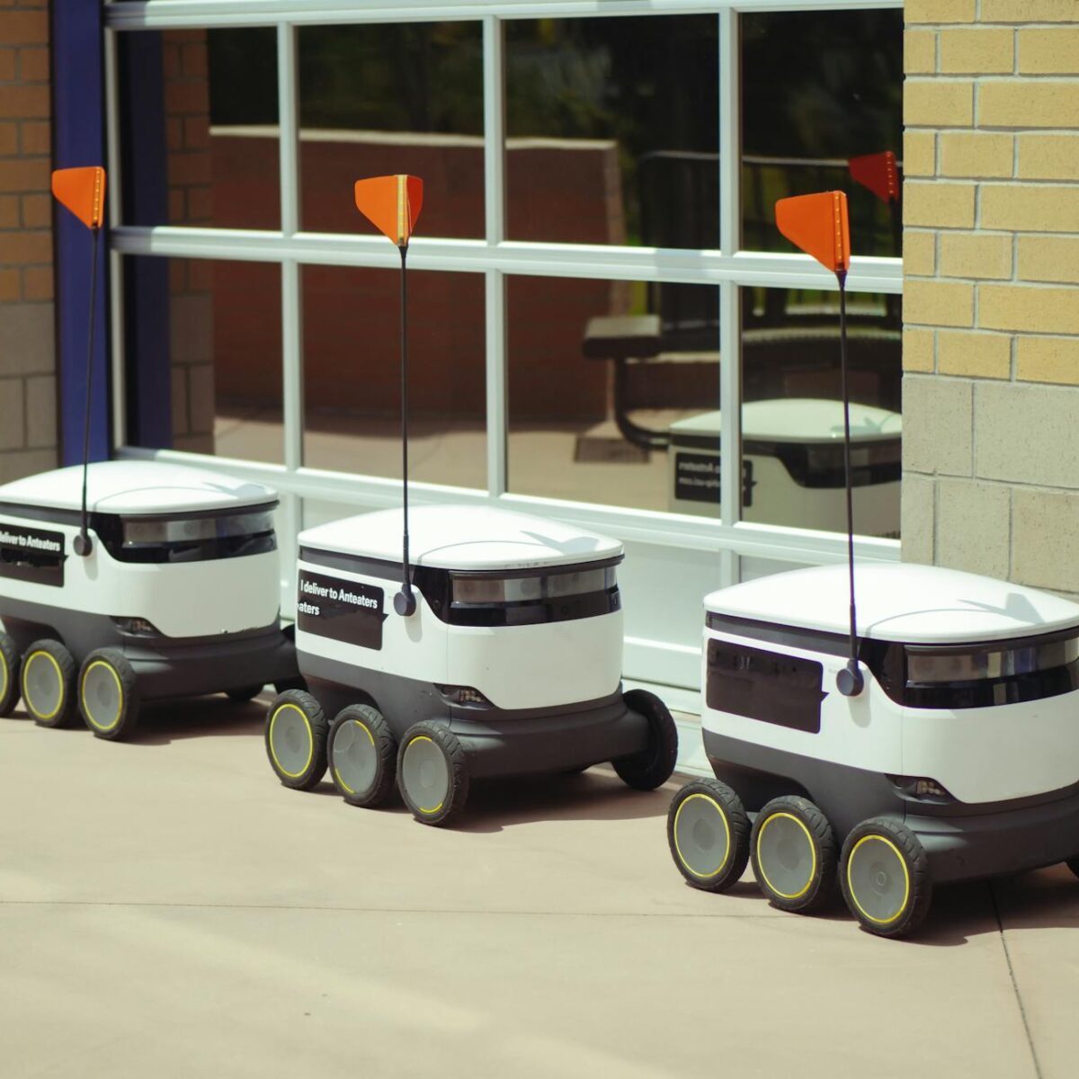 Para entender onde estão os carros autônomos Nível 5 e os veículos sem volante, é crucial saber que, embora a tecnologia este