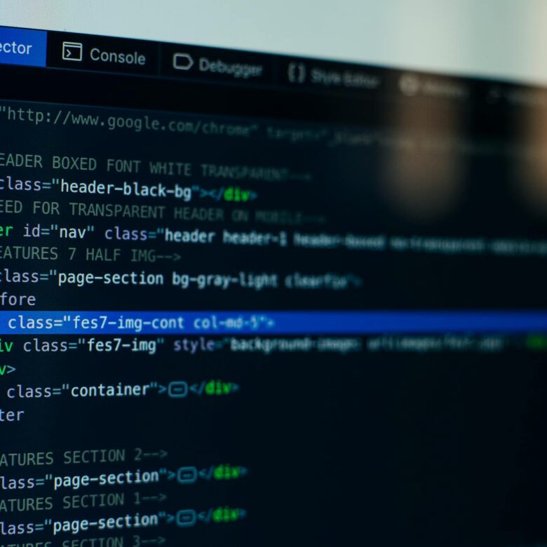 Para o desenvolvimento para o Metaverso, ferramentas e linguagens essenciais incluem Unity e Unreal Engine para criação de am