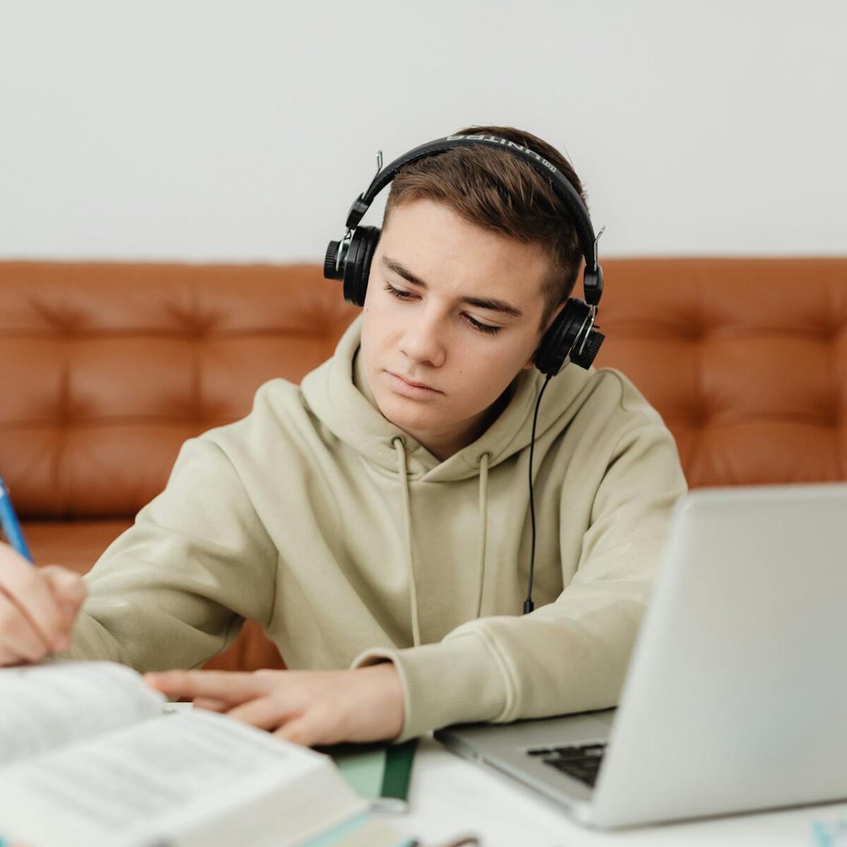 Como se concentrar nos estudos sem distrações em casa — como se concentrar nos estudos sem distrações em casa | Namídia Notíc